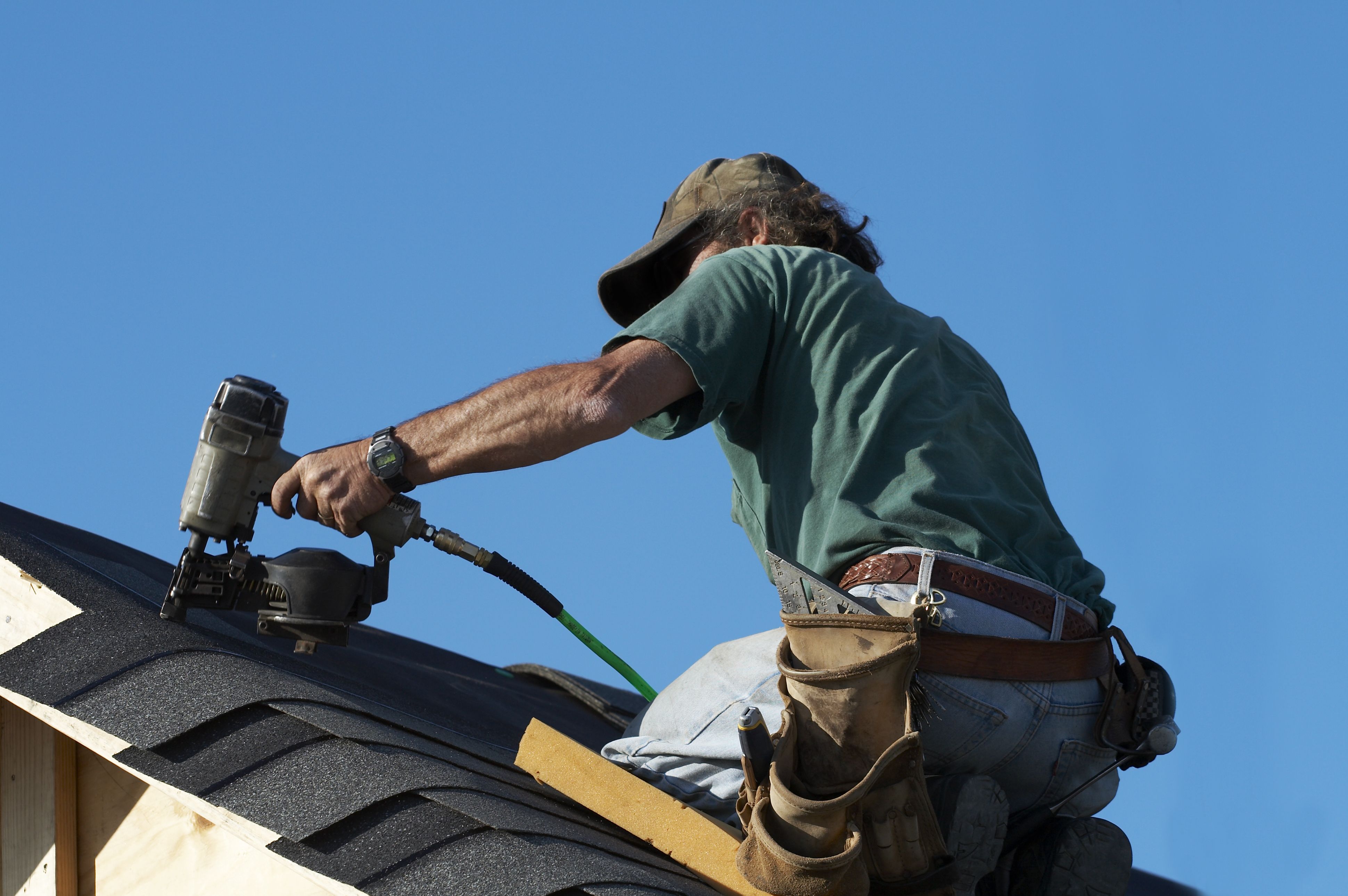 How to Spot Warning Signs Roofing Newnan Experts Recommend Watching For