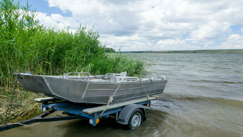 The Benefits of Shopping for Boat Trailers for Sale Via the Internet