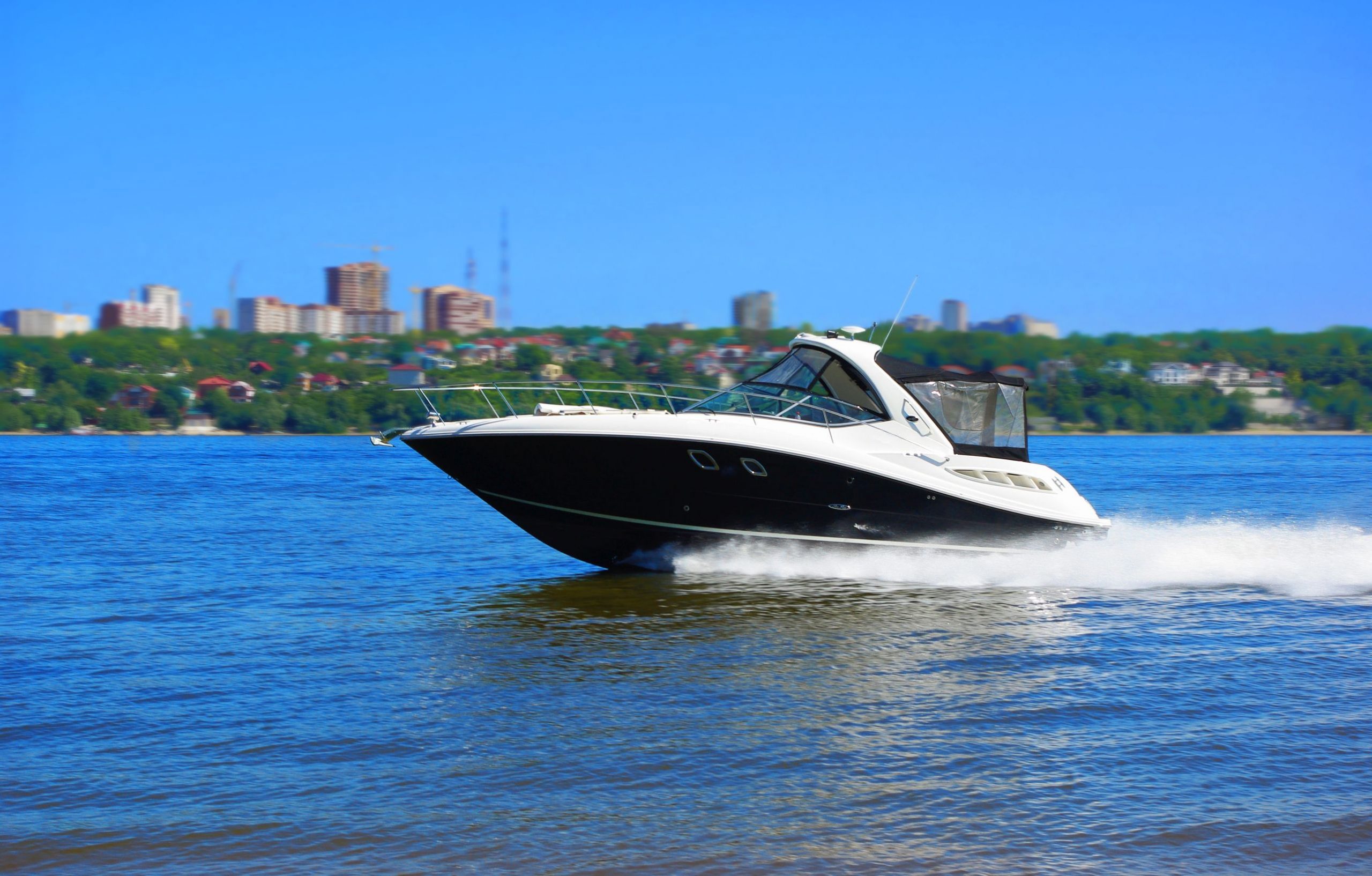 What to Consider When Buying a Wake Boat in Woodland Hills, CA