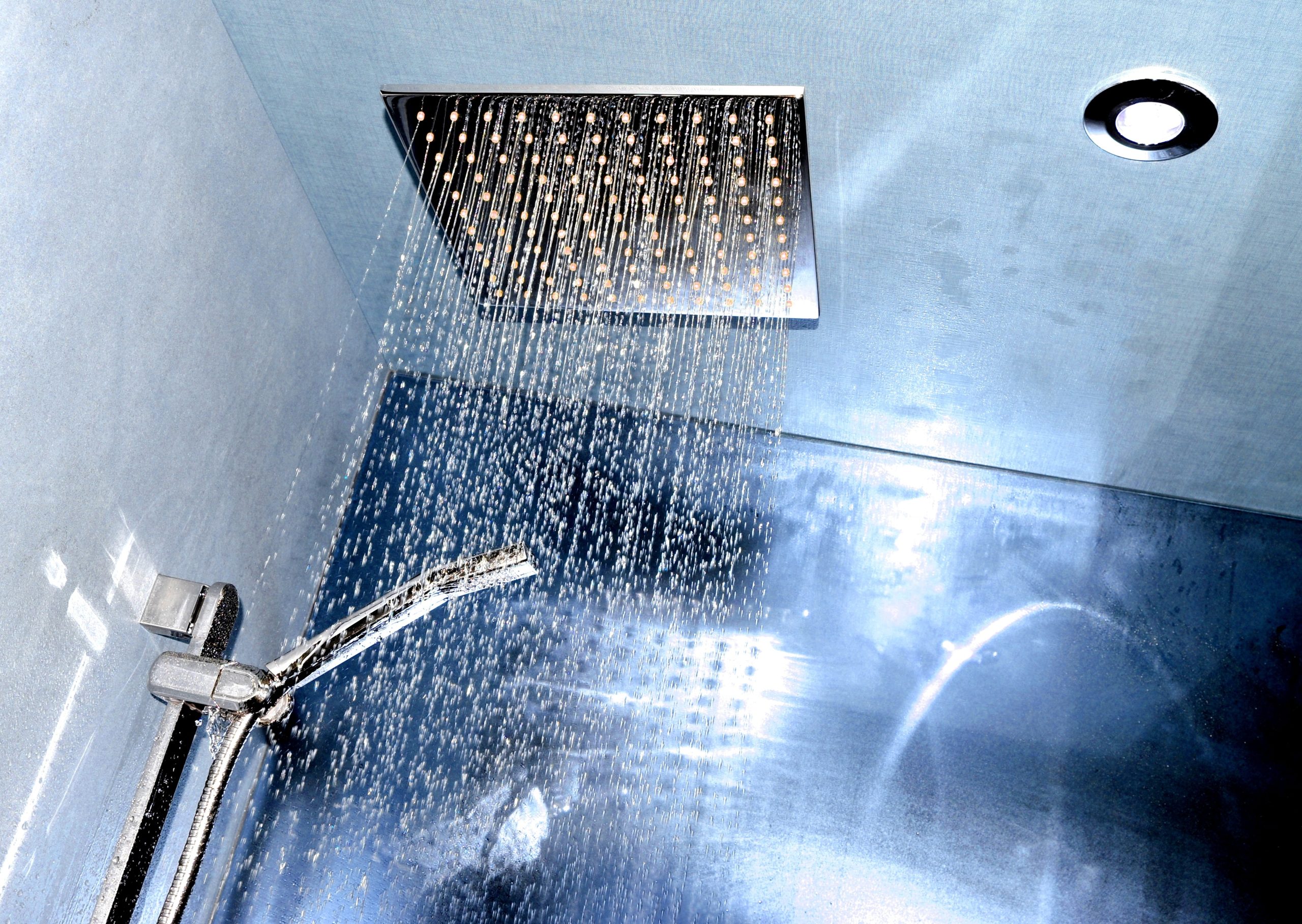 Transform Your Bathroom Space with a Shower Tray That Blends Style and Practicality