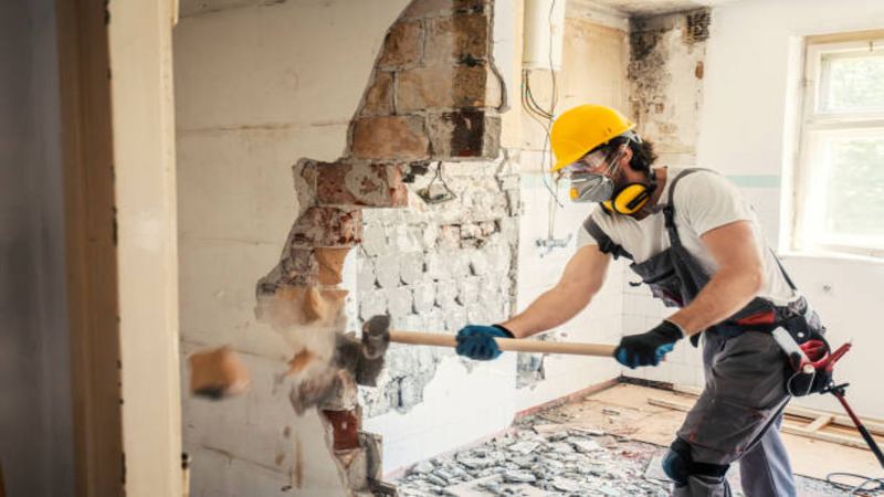 Maximize efficiency and sustainability with selective demolition in Naples, FL.