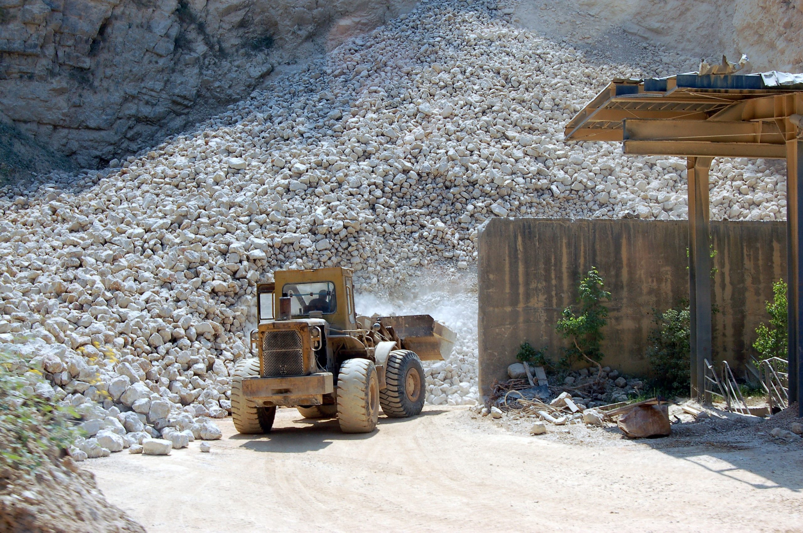 Choosing the Right Driveway Gravel Delivery in Huntsville, AL, for a Durable and Appealing Driveway
