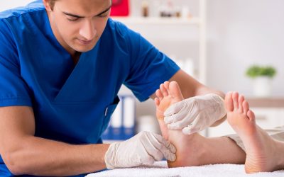 The Differences Between a Foot Doctor and a General Practitioner: Who Should You See?